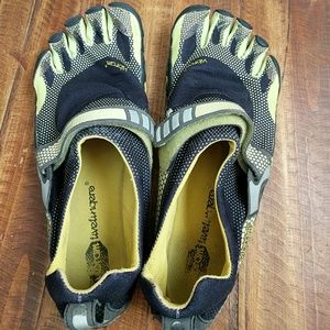 Vibram toe shoes